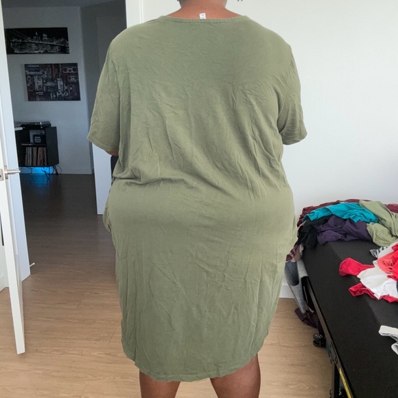Terra & Sky Green Midi T-Shirt Dress with Pockets – Size 4X (28W/30W) - Picture 3 of 4